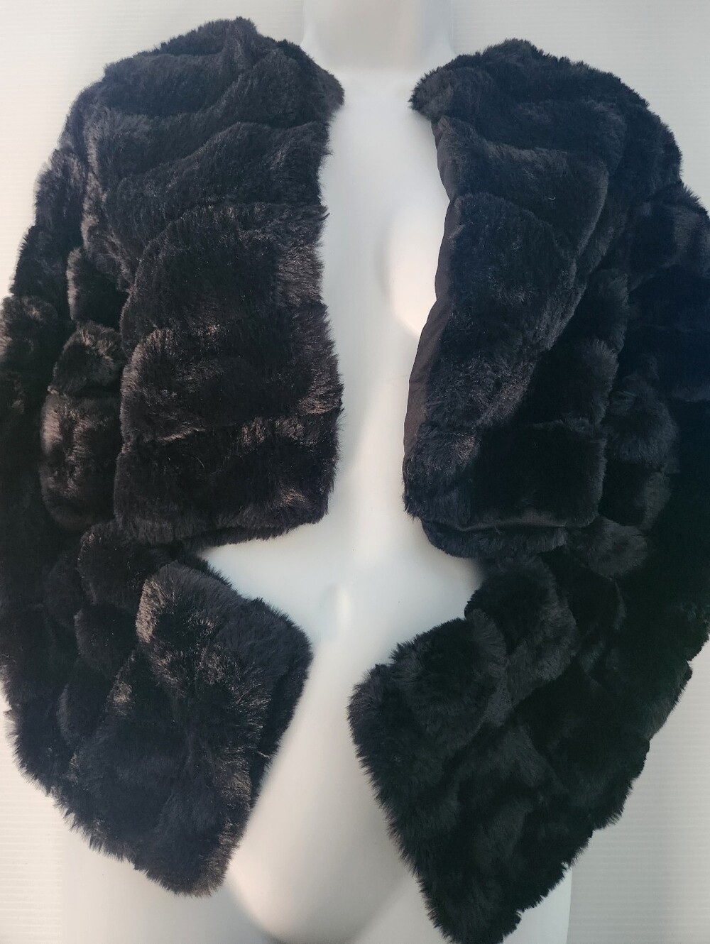 SHEIN Faux Fur Cropped Jacket In Black Size Large Like New